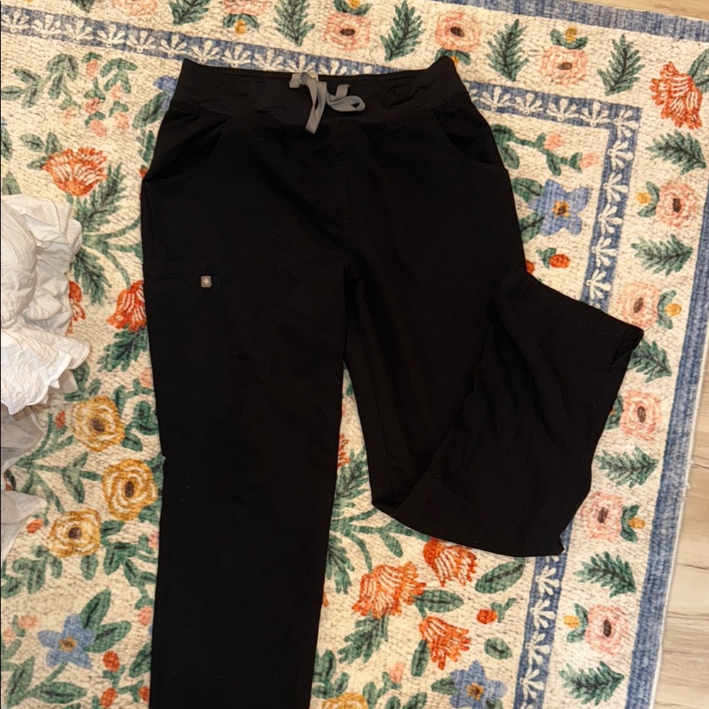 Women’s Figs Kade Black Scrub Pants